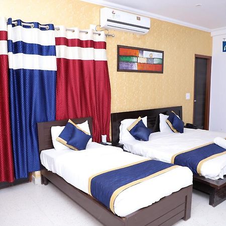 The Abodes House Hotel Грейтър Нойда Екстериор снимка