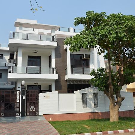 The Abodes House Hotel Грейтър Нойда Екстериор снимка