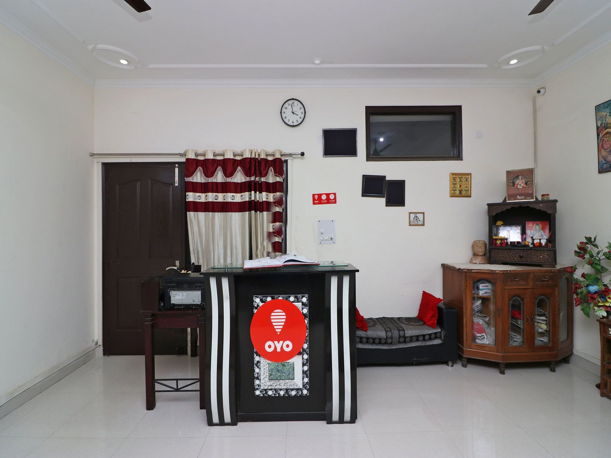 The Abodes House Hotel Грейтър Нойда Екстериор снимка